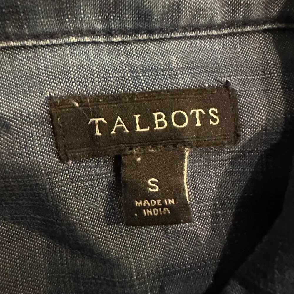 TALBOTS WOMENS SIZE 6 LONG SLEEVE BUTTON UP DENIM SHIRT SMALL